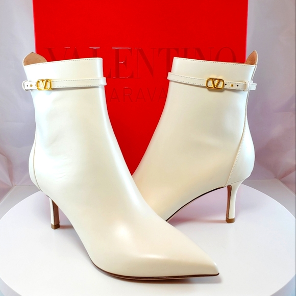 Valentino Garavani Shoes - NWT$1,400 Valentino Garavani VLogo Ivory Cream Leather Ankle Boots Bootie Sz 37